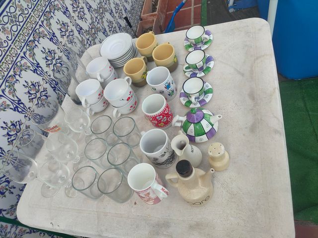 Juego de vasos y tazas