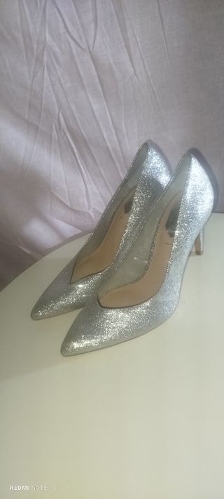 Zapatos plata brillantes