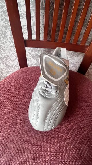 Botas fútbol  plata-blanco