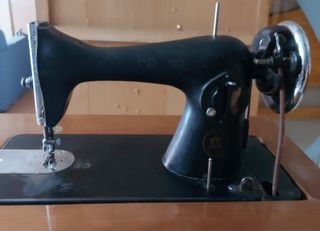 Máquina coser Alfa antigua