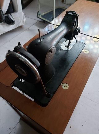 Máquina coser Alfa antigua