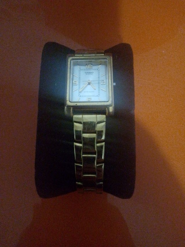 Reloj Casio dorado