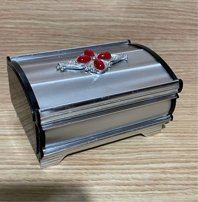 Caja/joyero musical antiguo pequeño