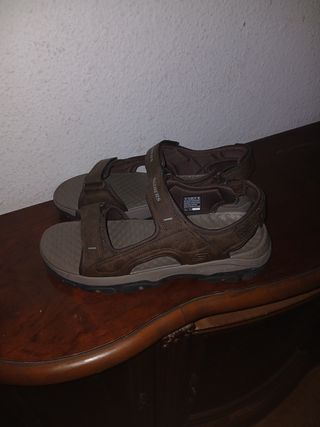 Sandalias Skechers marrones
