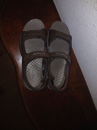 Sandalias Skechers marrones