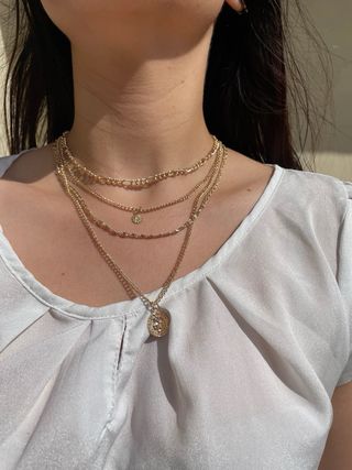 Collar con conchas y estrellas de mar