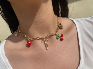 Collar con conchas y estrellas de mar