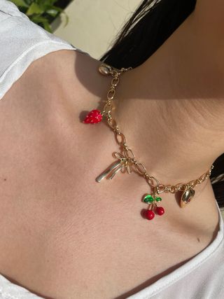 Collar con conchas y estrellas de mar