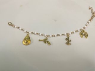 Aretes: 18 piezas- dorados y perlas