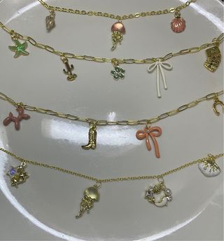 Collares con dijes: 3 piezas