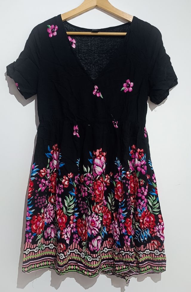 Vestido floral negro