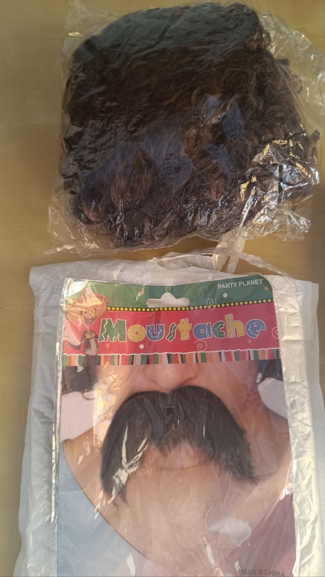 Peluca y bigote