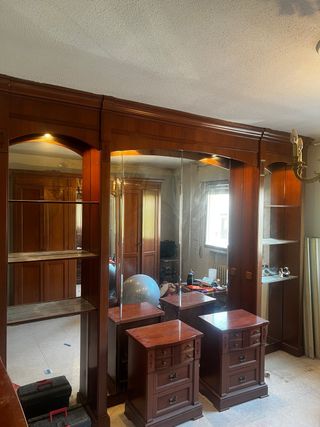 Mueble madera maciza con espejos