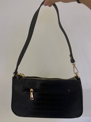 Bolso bandolera negro cadena dorada