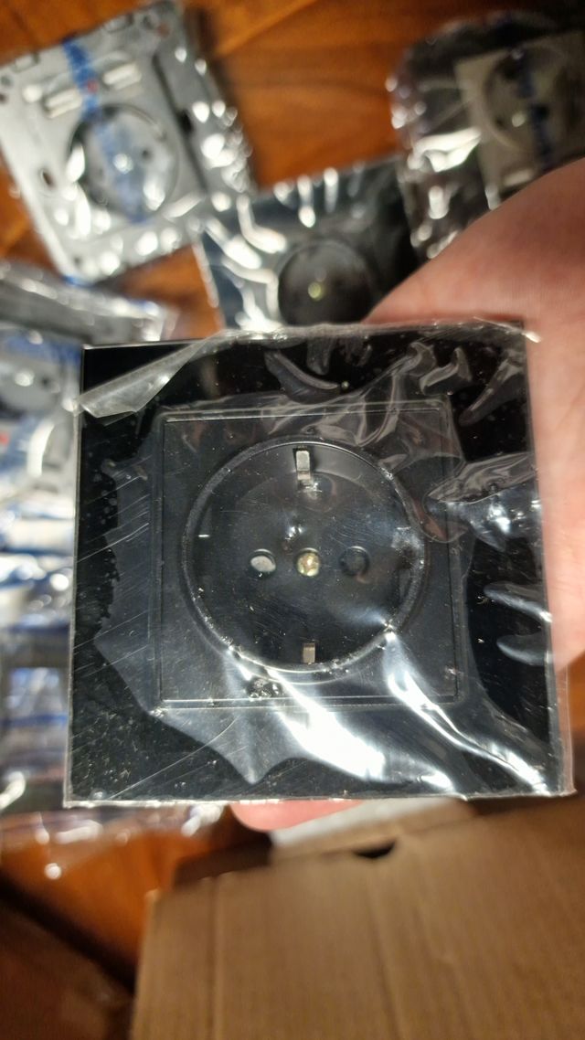 Tomadas elétricas c/ USB - 10 peças