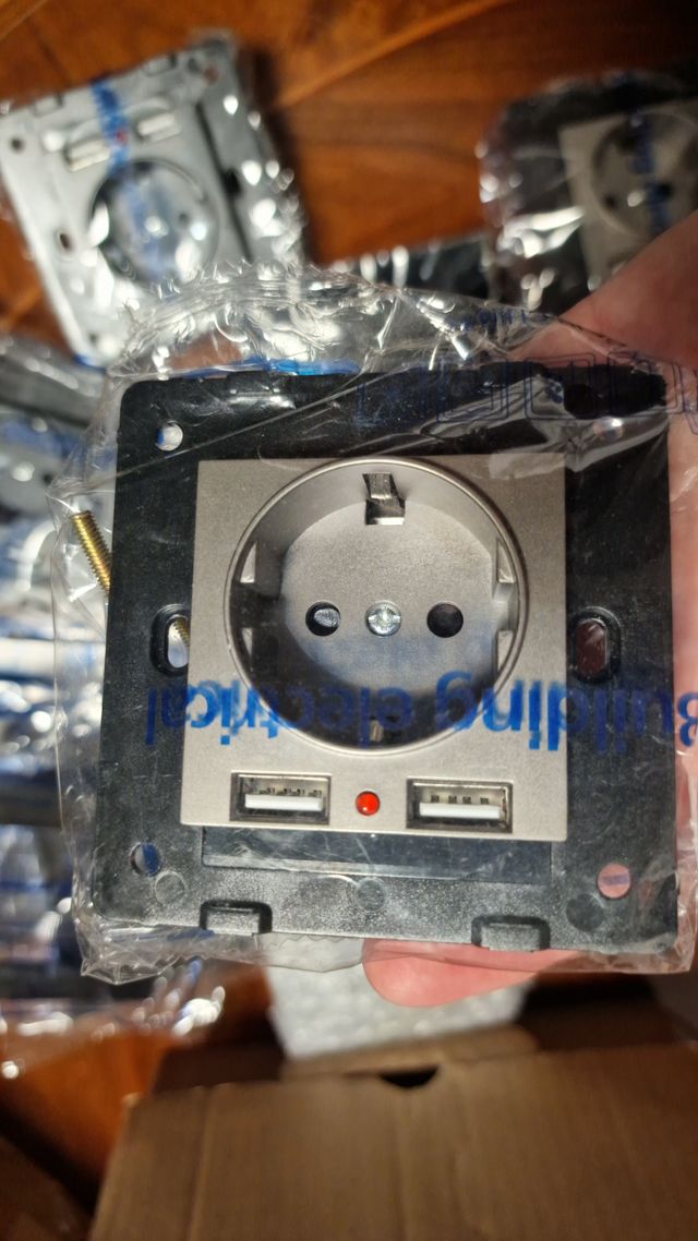 Tomadas elétricas c/ USB - 10 peças