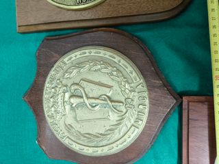 4 Metopas de Bronce y 1 de porcelana