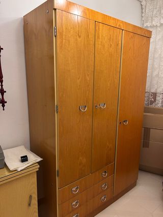Armario madera 3 puertas