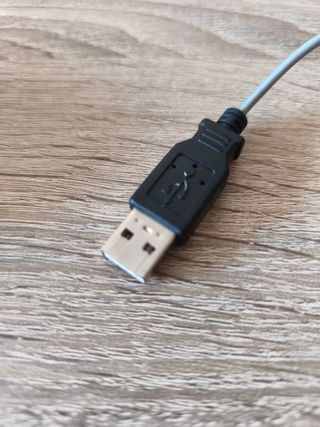 Ratón Targus rojo y plata