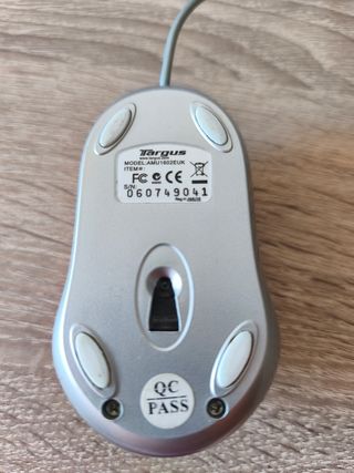 Ratón Targus rojo y plata