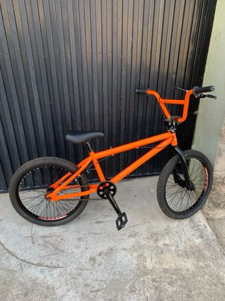 Bicicleta BMX naranja