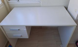 Escrito de madera en con 2 cajoneras