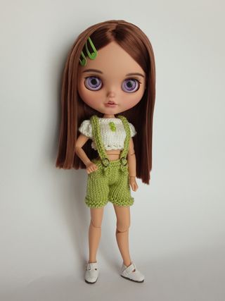 Jersey blanco y pantalón con tirantes - Blythe