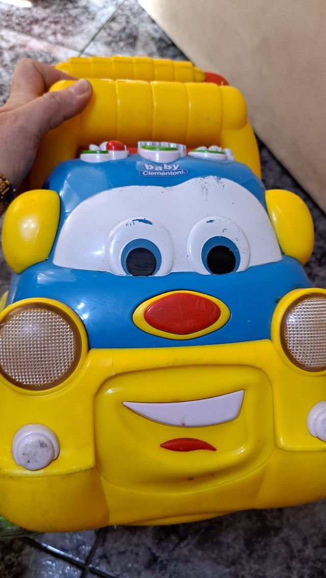 Correpasillos y mesa musical infantil