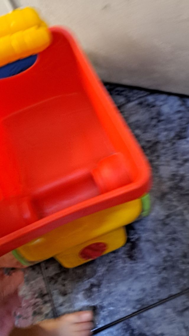 Correpasillos y mesa musical infantil