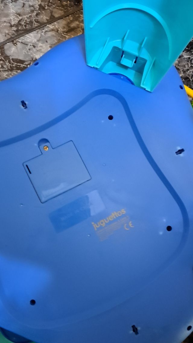 Correpasillos y mesa musical infantil