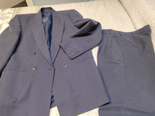 Traje azul caballero elegante y cómodo 