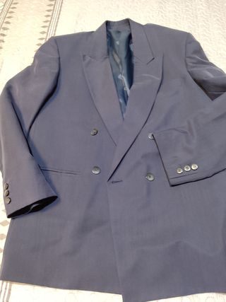 Traje azul caballero elegante y cómodo 