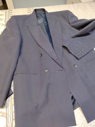 Traje azul caballero elegante y cómodo 