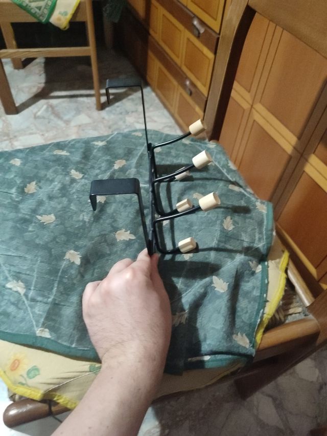 Appendiabiti nero con 6 ganci