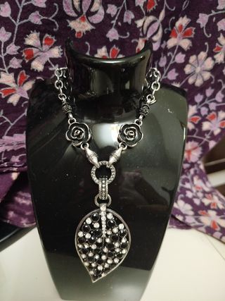 Collar negro y plata - Joya elegante