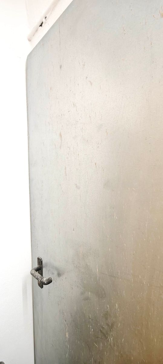 Puerta metálica galvanizada muy ancha. 97 ancho 4