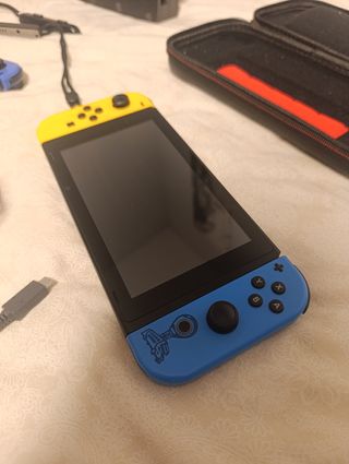 Nintendo Switch Azul-Amarilla (fortnite)