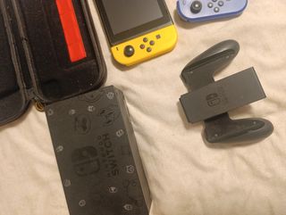 Nintendo Switch Azul-Amarilla (fortnite)
