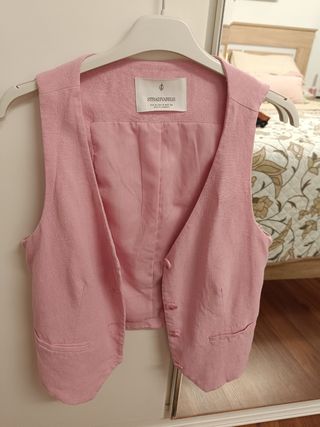Chaleco rosa Stradivarius