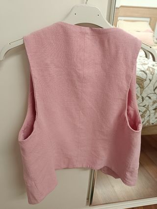 Chaleco rosa Stradivarius