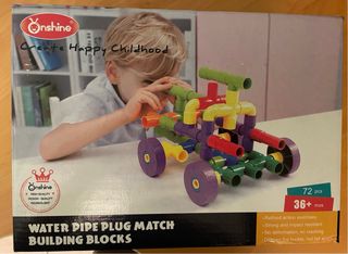 Gioco tubi colorati bambini