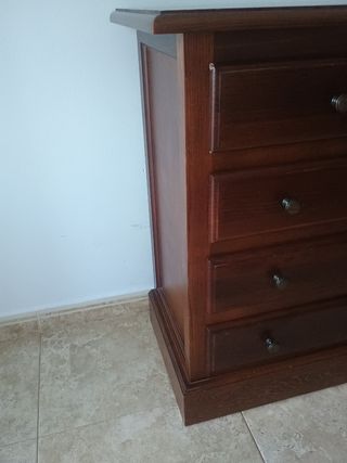 Conjunto Cómoda madera nogal y mesita
