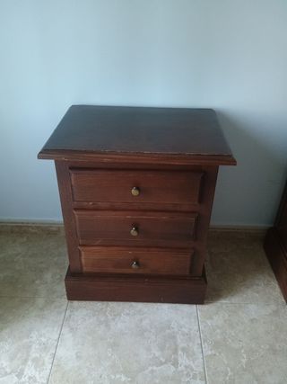 Conjunto Cómoda madera nogal y mesita