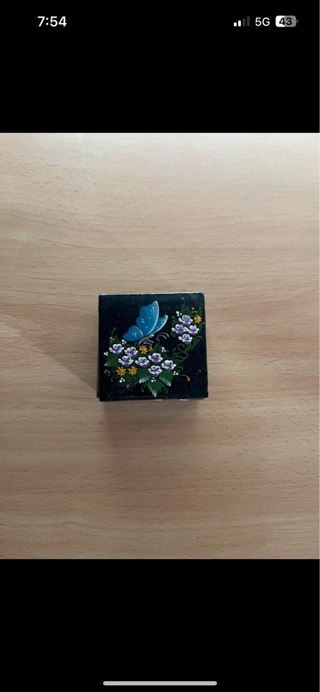 Caja bisutería negra con mariposa