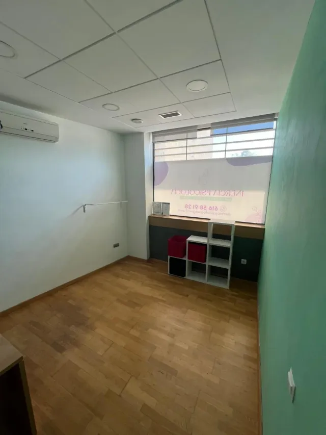 Se alquila gabinete/consulta/sala