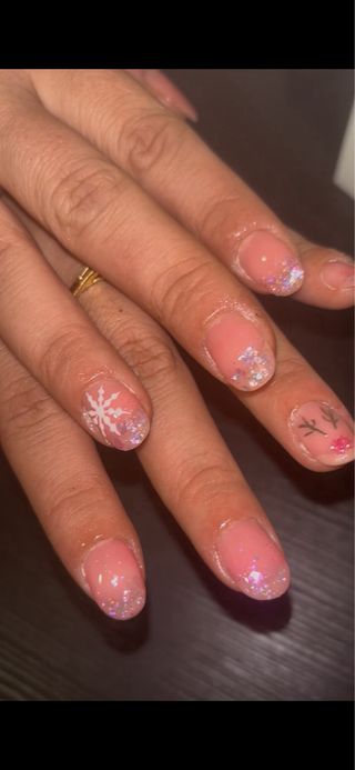 MANICURA Y PEDICURA