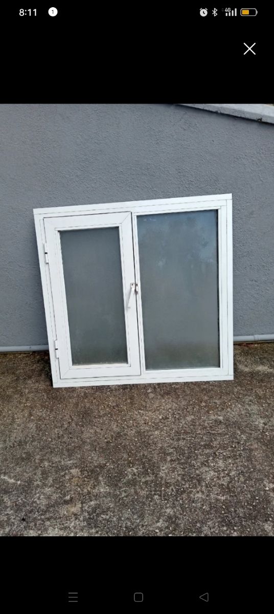 Ventana aluminio blanca