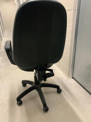 Silla escritorio giratoria - Gris. Casi nueva.