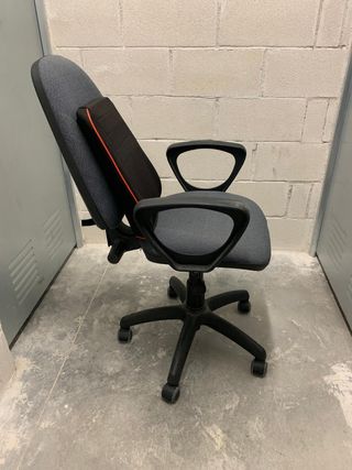 Silla escritorio giratoria - Gris. Casi nueva.