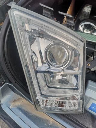 Faro Volvo FH/FM derecho 2008-2014